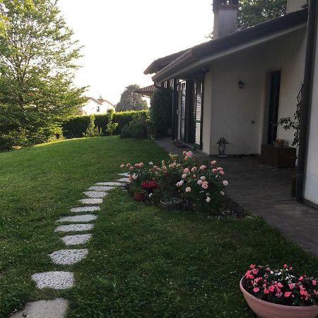 Elleboro Bed and Breakfast Carugo Exteriör bild